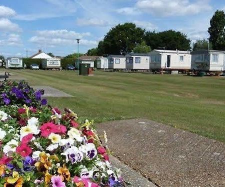 Copthorne Caravans 호텔 Merston 외부 사진