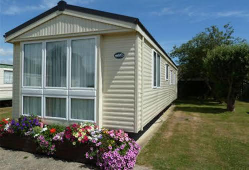 Copthorne Caravans 호텔 Merston 외부 사진