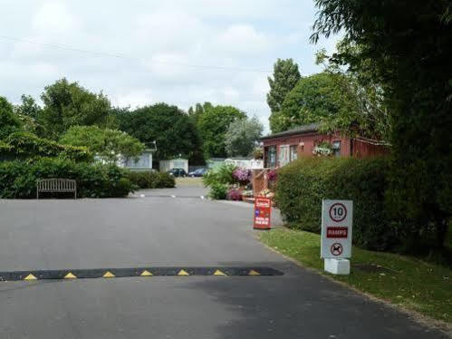Copthorne Caravans 호텔 Merston 외부 사진