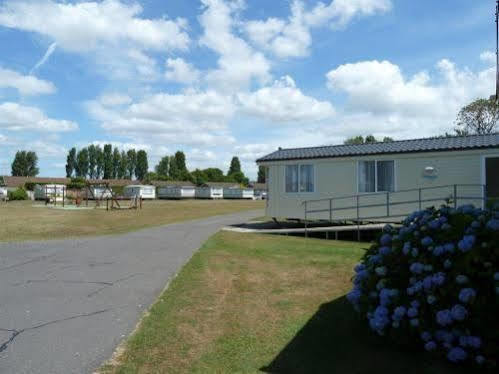 Copthorne Caravans 호텔 Merston 외부 사진