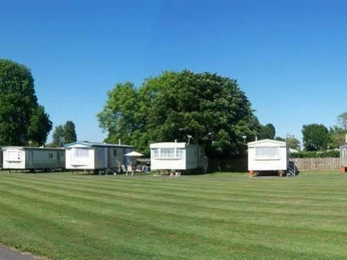 Copthorne Caravans 호텔 Merston 외부 사진